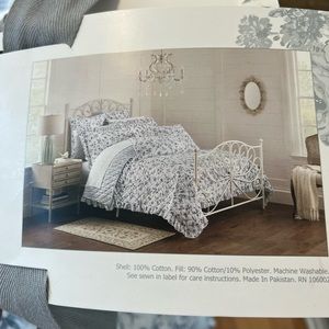 Simply Shabby chic cottage core reversible quilt comforter